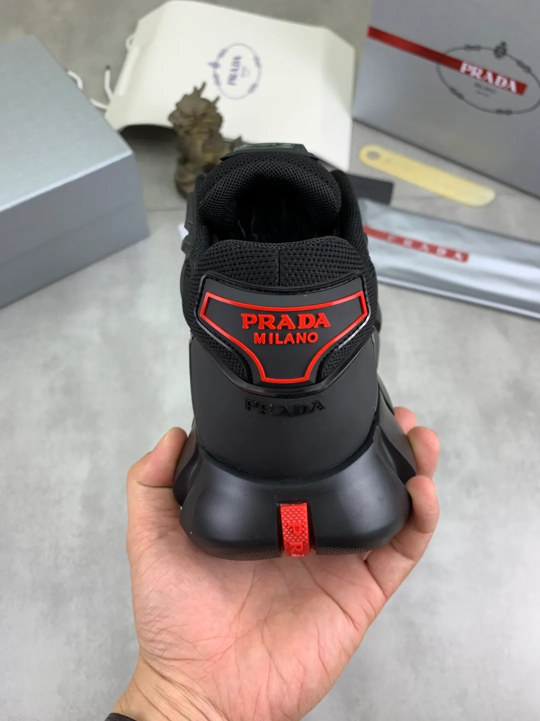 Men's shoes 💰P580💰 [New style] High version official website popular models are on the market, 🆘 Trendy brand (Prada) mainly promotes popular models, avant-garde and versatile fashion men's shoes private version mold opening, cowhide surface splicing 1:1.. Fashionable and simple, original imported cowhide lining cowhide feet; the atmosphere and personality are more fashionable, eye-catching and pursuing class. It will subvert the old idea and be a must-have for fashion trendsetters with you! Must keep it for yourself! Tall and comfortable, large and low, high-end quality workmanship. Size: 38-45; 4️⃣ colors available.